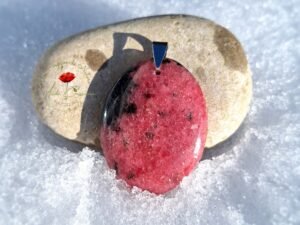 Pendentif ovale en Rhodonite AA+